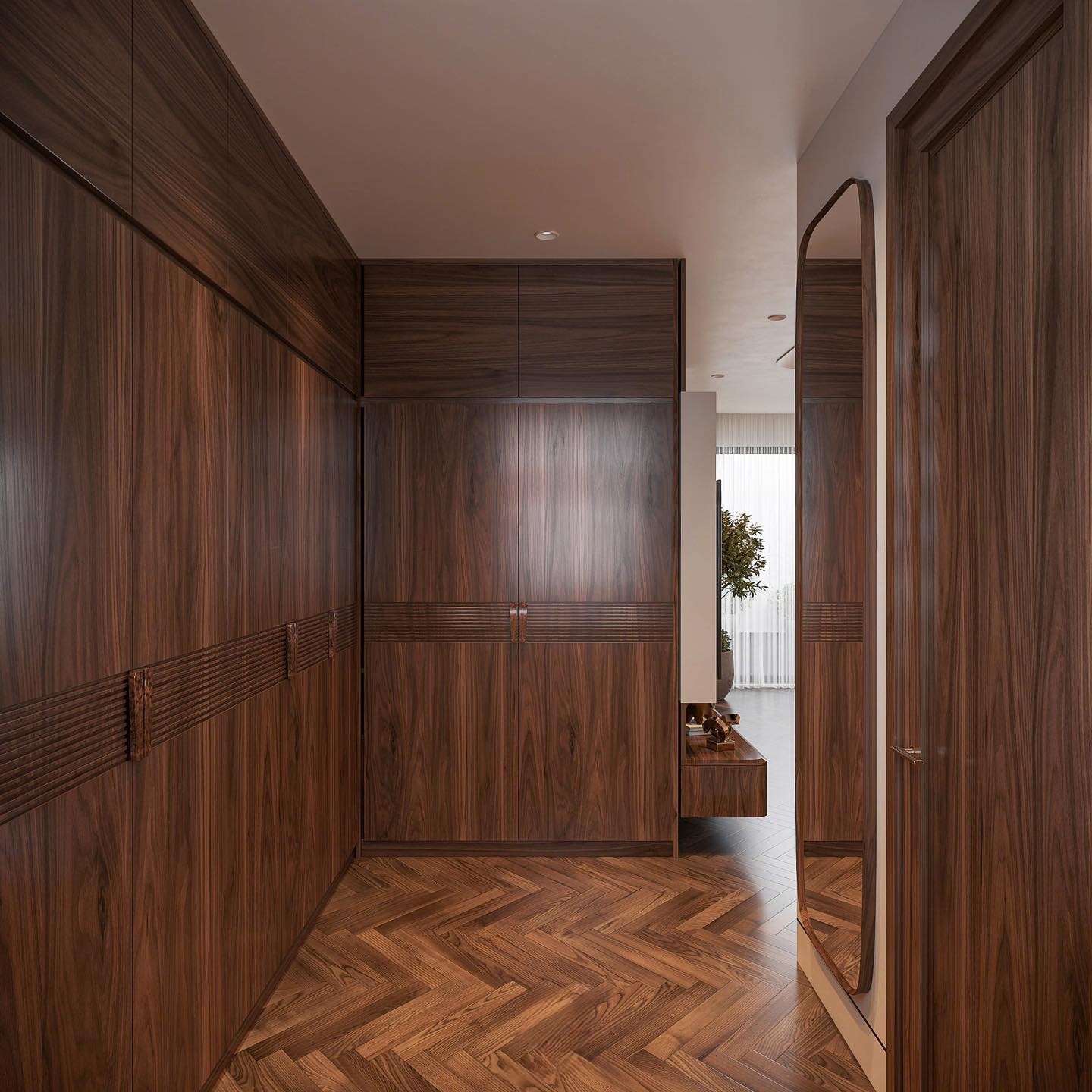 Mẫu tủ quần áo chữ L đẹp gỗ tần bì cao kịch trần cánh gỗ kín